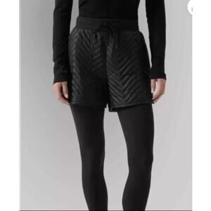 Athleta Black Apres Quilted Ski Shorts Women's Size 6 Water and Wind Resistant